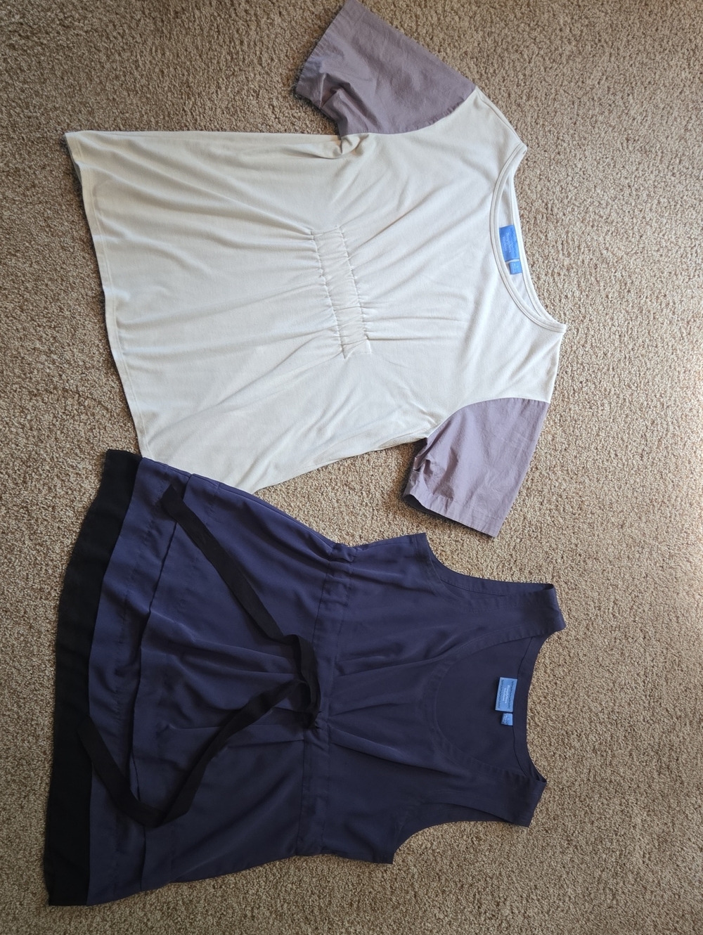 2 Simply Vera Vera Wang Tops Size Large